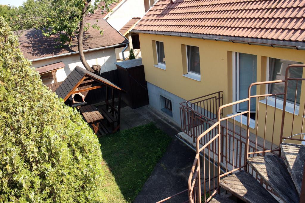 Dom Studia Petra Sturovo Exterior foto